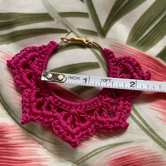 CROCHET FLORAL LACE HOOP EARRINGS- MAGENTA - Picture 2 of 3